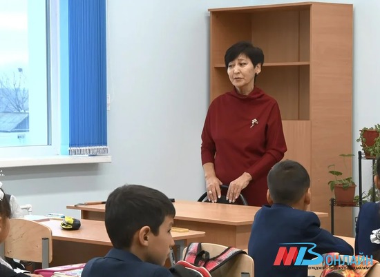 Учителей российских школ обяжут носить маски